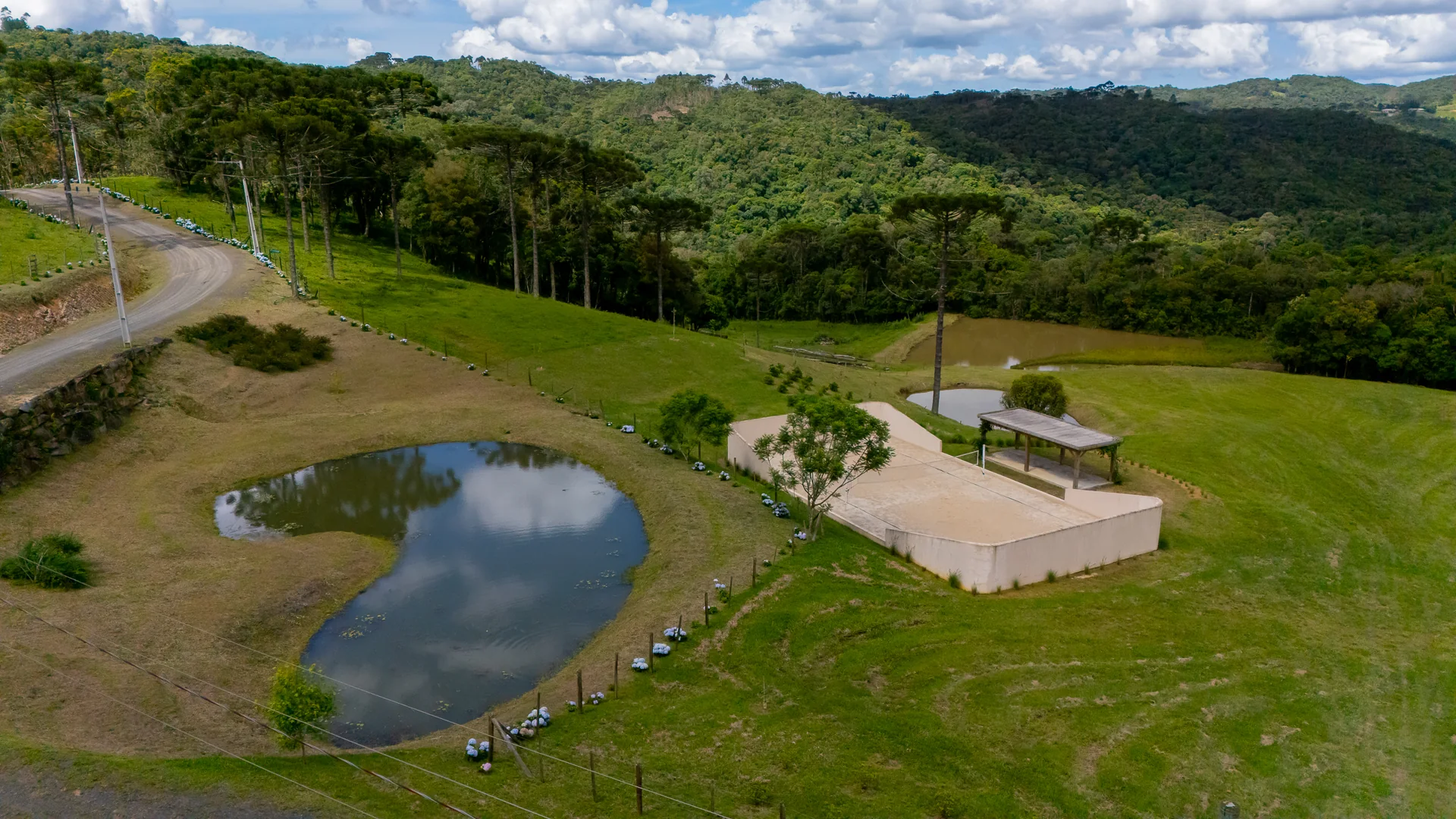 Lagos e campos da Fazenda Alma Catarina